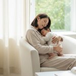 新生児にカーテン越しの日光は効果ある？室内でできる安全な日光浴のすすめ